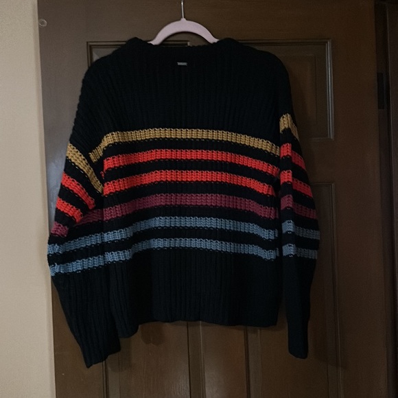 Ladies sweater like new - Picture 2 of 3